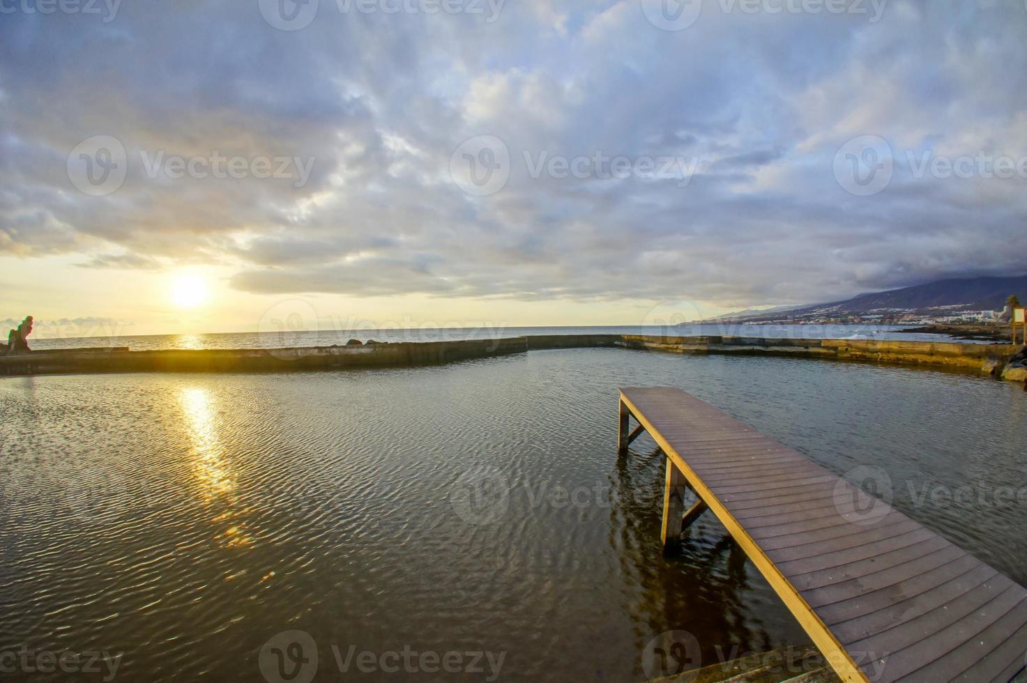 solnedgång över havet foto