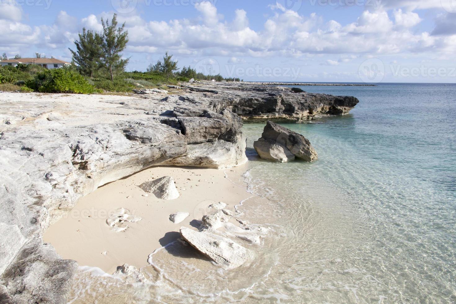 stor bahama ö eroderade klippig kustlinje foto