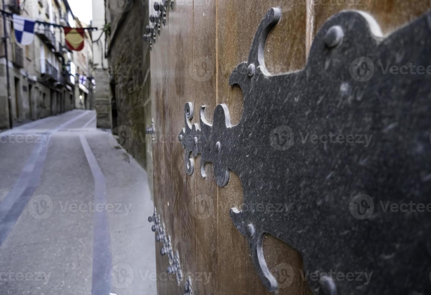 gammal medeltida dörr foto