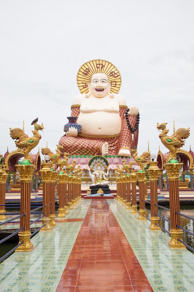 buddha i ett tempel på koh samui, thailand foto