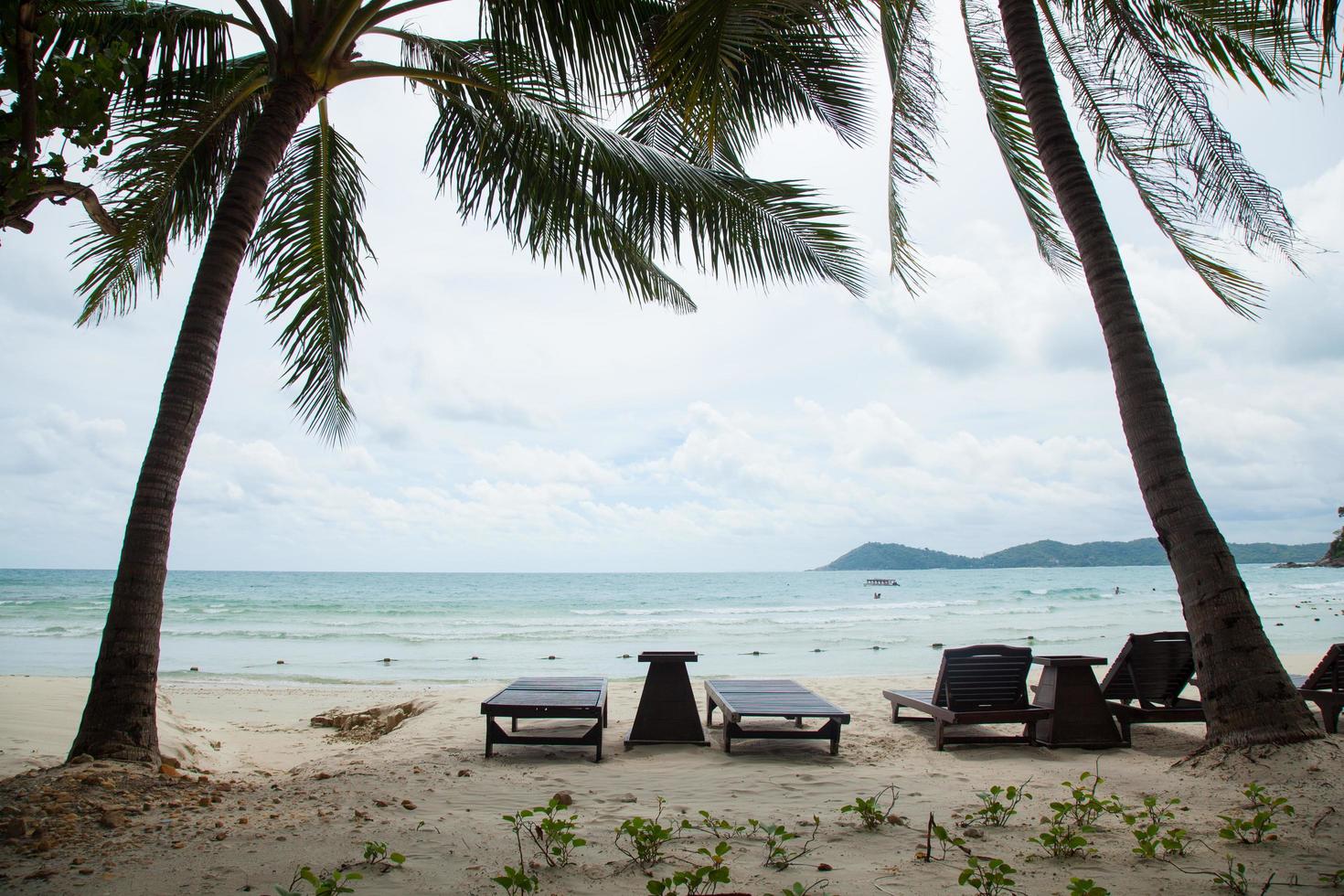 träsängar på stranden i Thailand foto