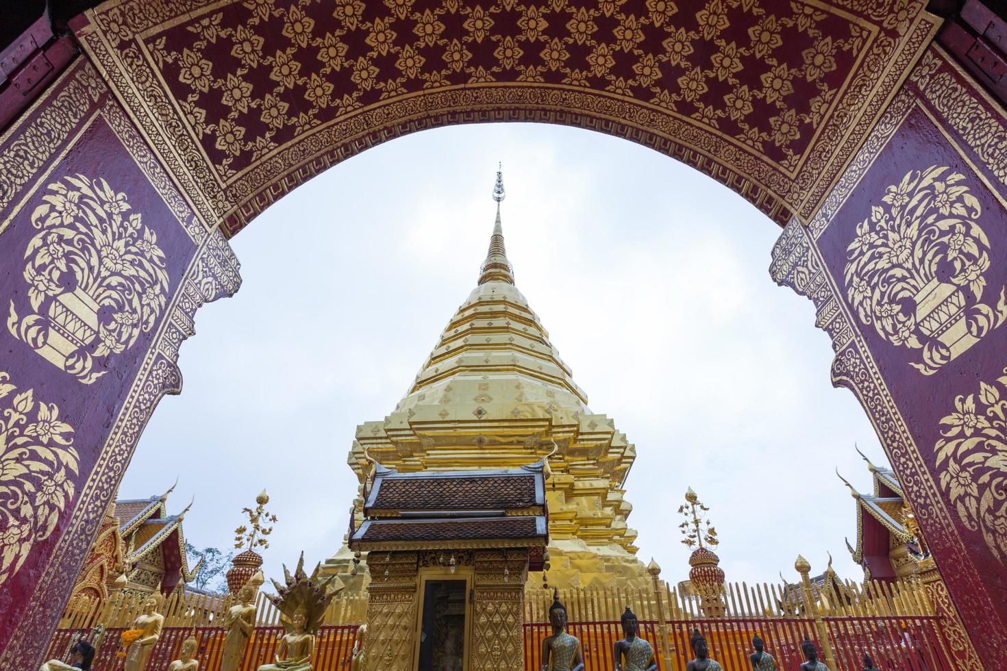 phra som doi suthep-templet i Thailand foto