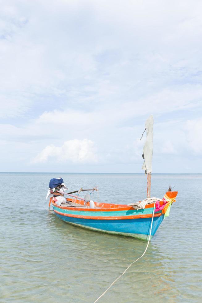 liten fiskebåt i Thailand foto