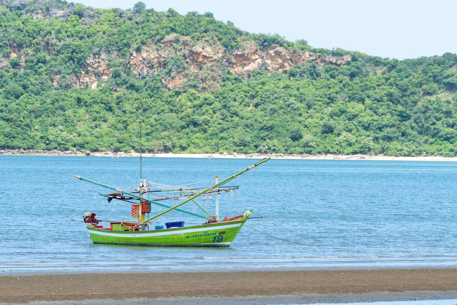 liten fiskebåt i Thailand foto