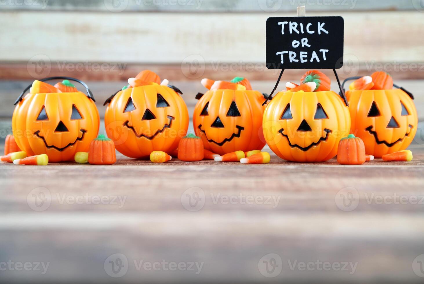 läskigt spöke eller pumpa Lycklig är en ondska fest med Skräck rolig för skrämmande lura. de halloween behandla och Semester svart av bakgrund kuslig, firande traditionell och till proffs Foto