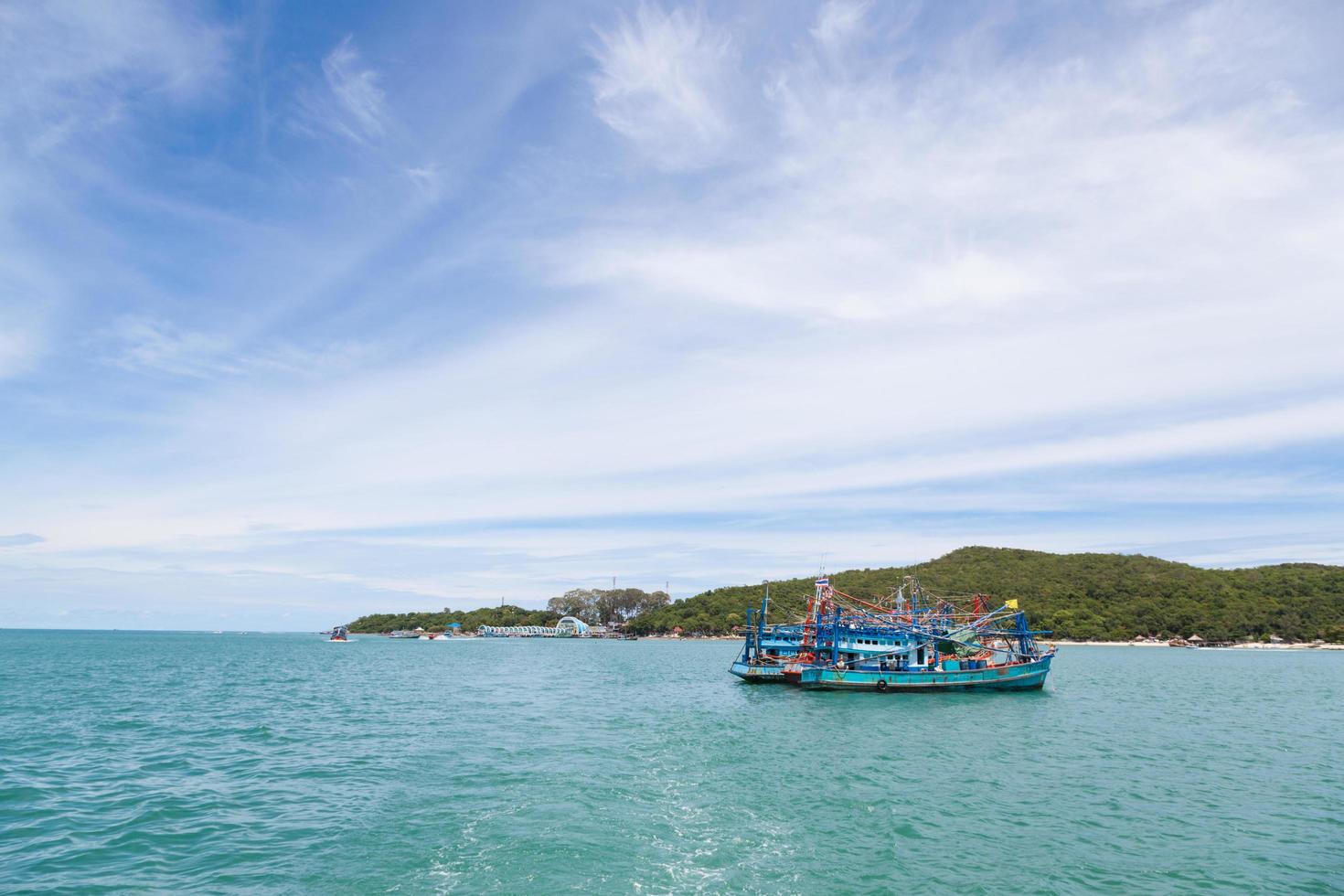 små fiskebåtar i Thailand foto