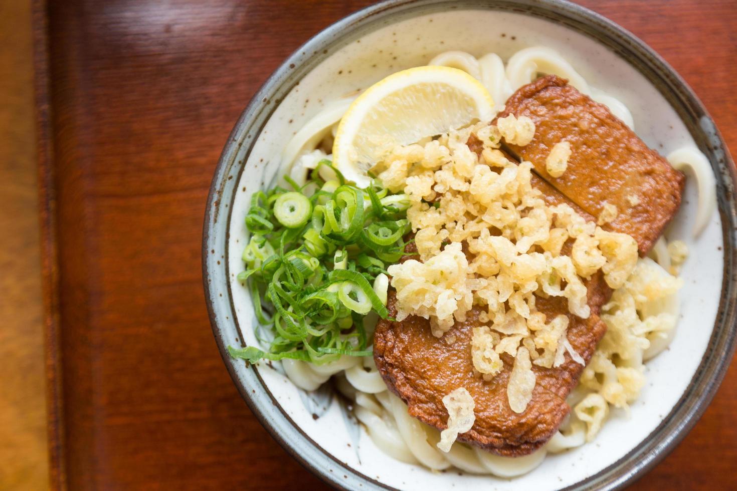 ramen nudel i en skål foto