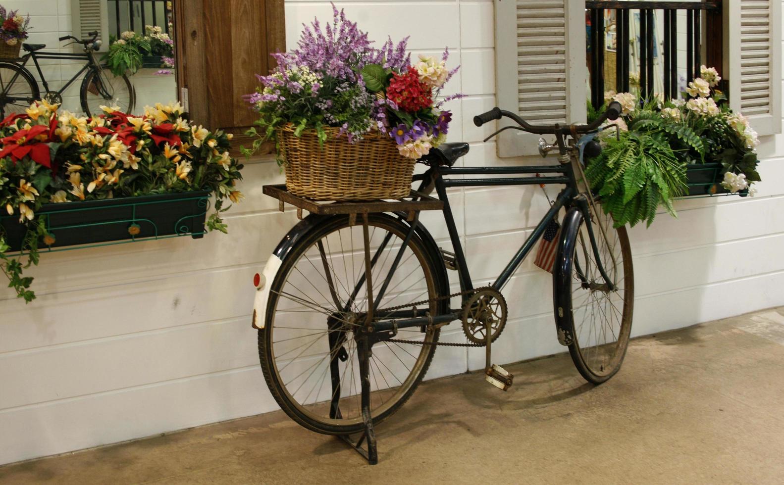 cykel med blommor foto