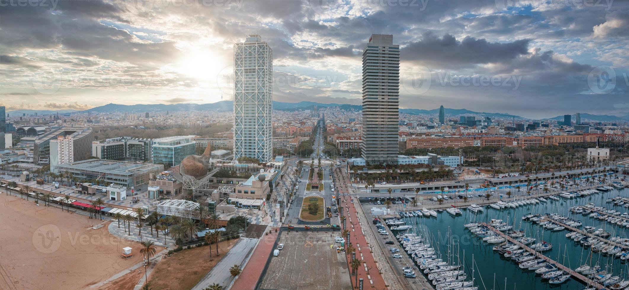 antenn panorama- se av barcelona från ovan. foto