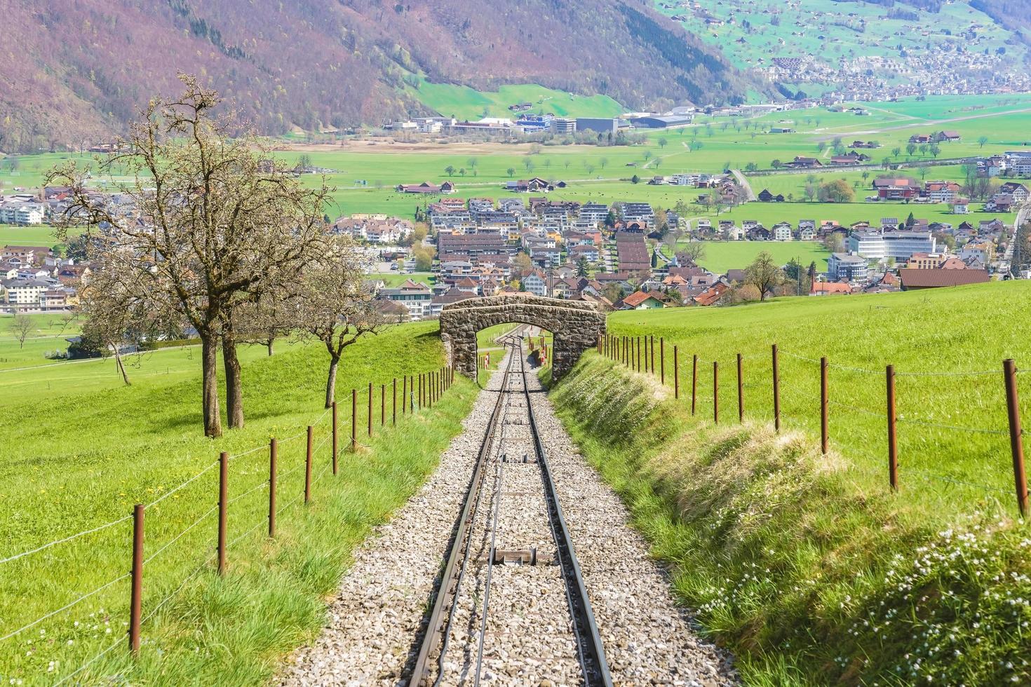 järnväg vid mt. stanserhorn, schweiz foto
