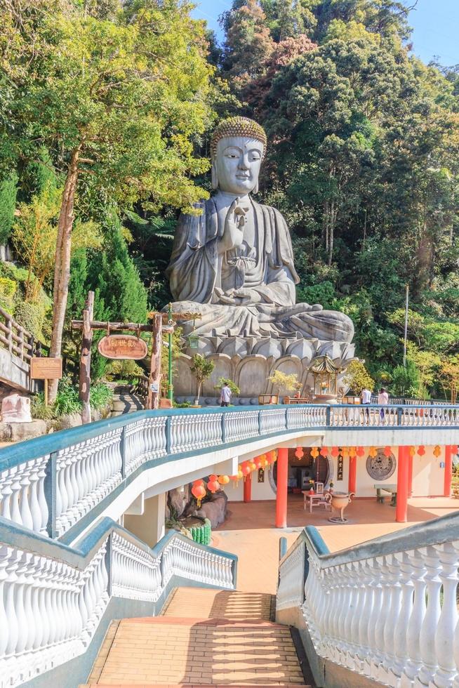 Buddha staty vid Chin Swee Caves Temple i Pahang, Malaysia foto