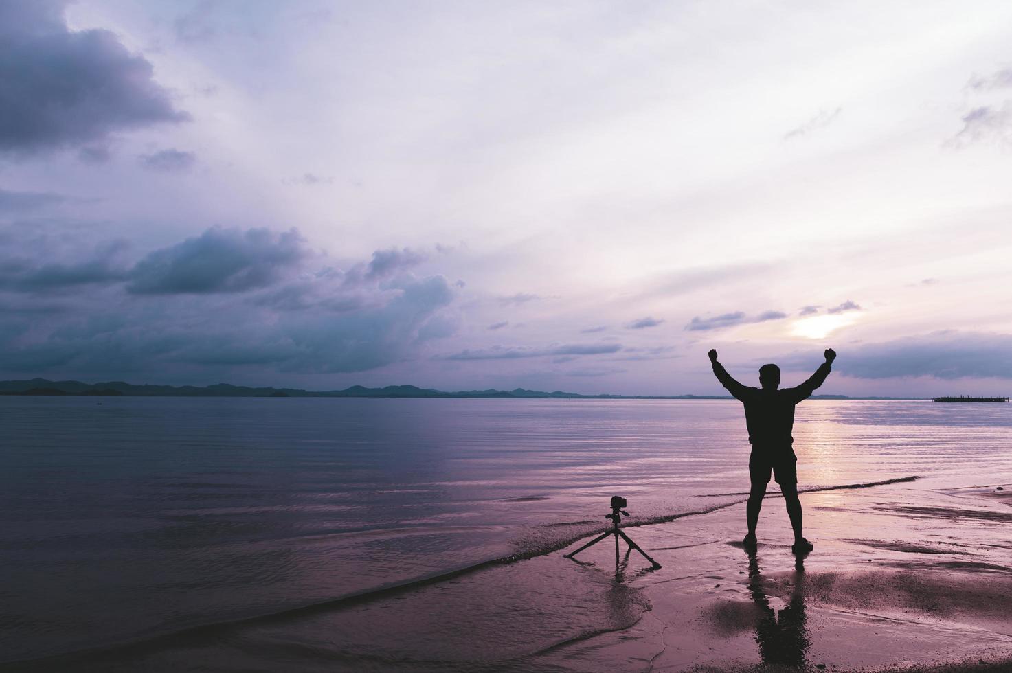 fotograf med havet och den blå himlen foto