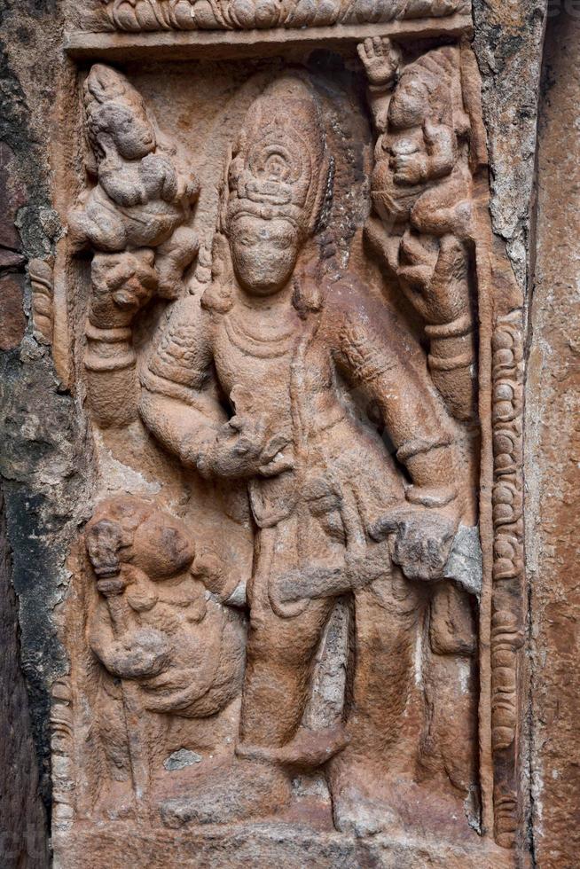 dvarapala skulptur på ett av de ingång dörrar av hampi fort i karnatakaen foto