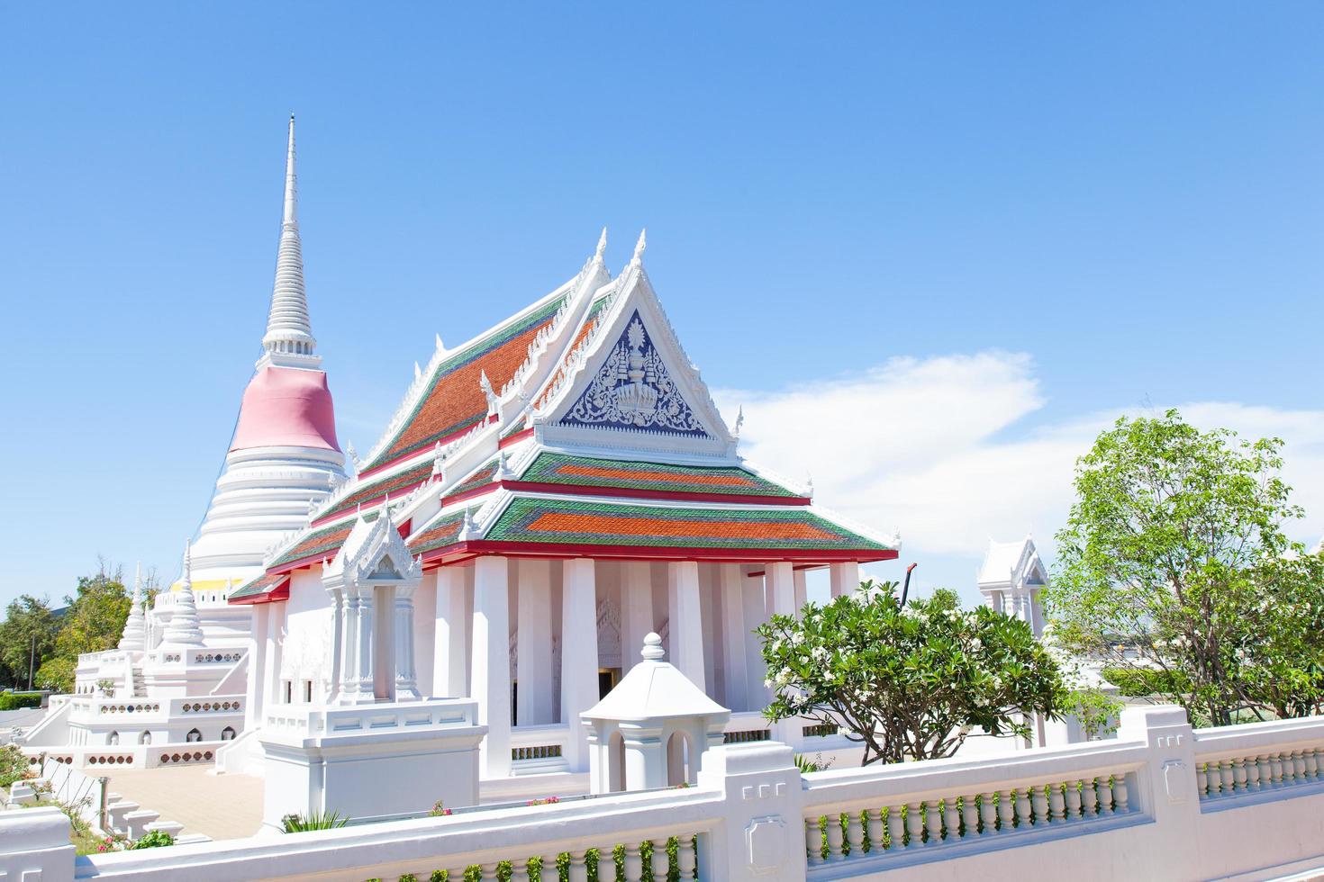 vitt tempel i Thailand foto