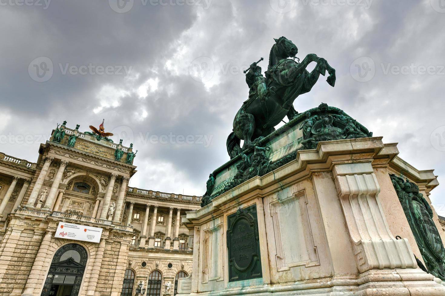 ryttare staty av prins eugene av savojen förbi de hofburg i Wien, österrike foto