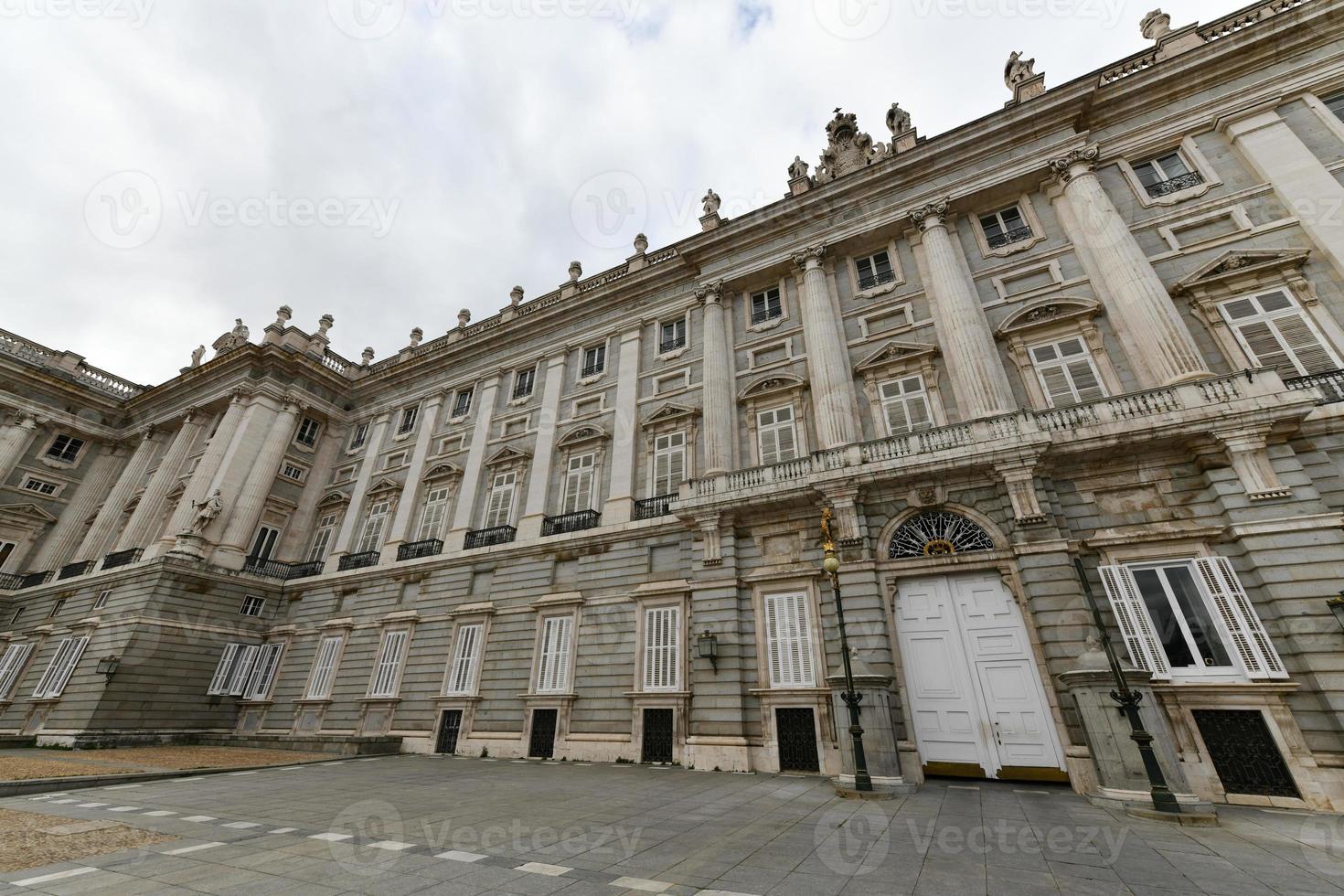 de kunglig palats palacio verklig i madrid, Spanien under vinter. foto