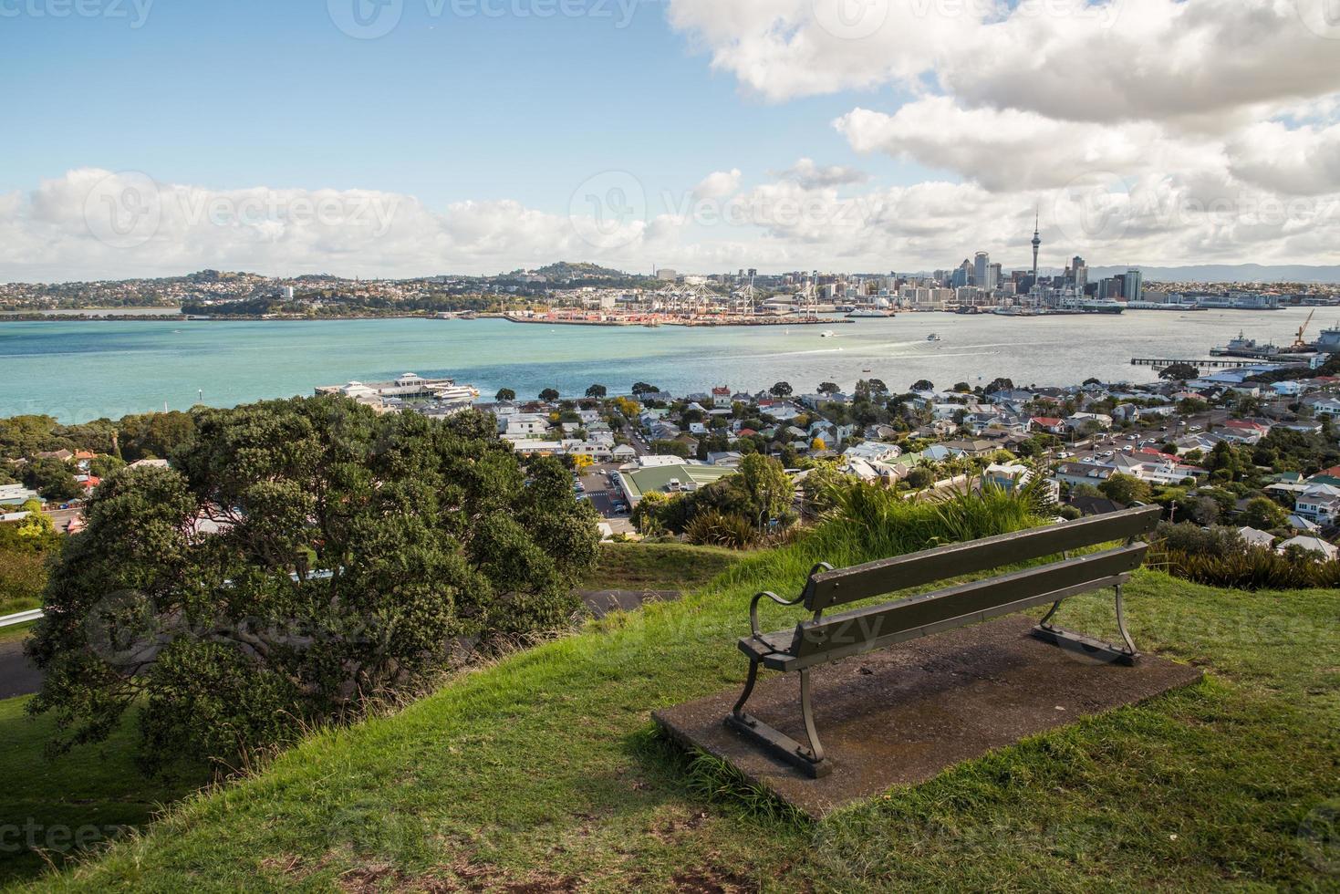 tömma stol på de topp av montera victoria i devonport förort av auckland, ny själland. foto