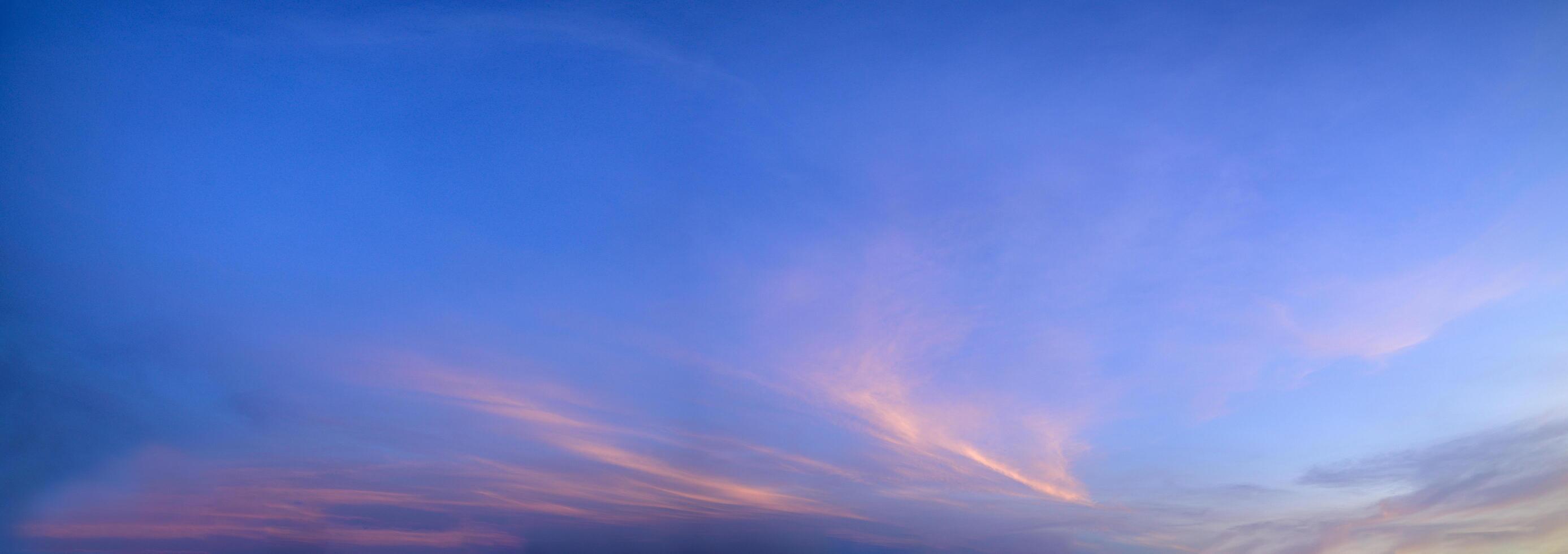 himmel vid solnedgången foto