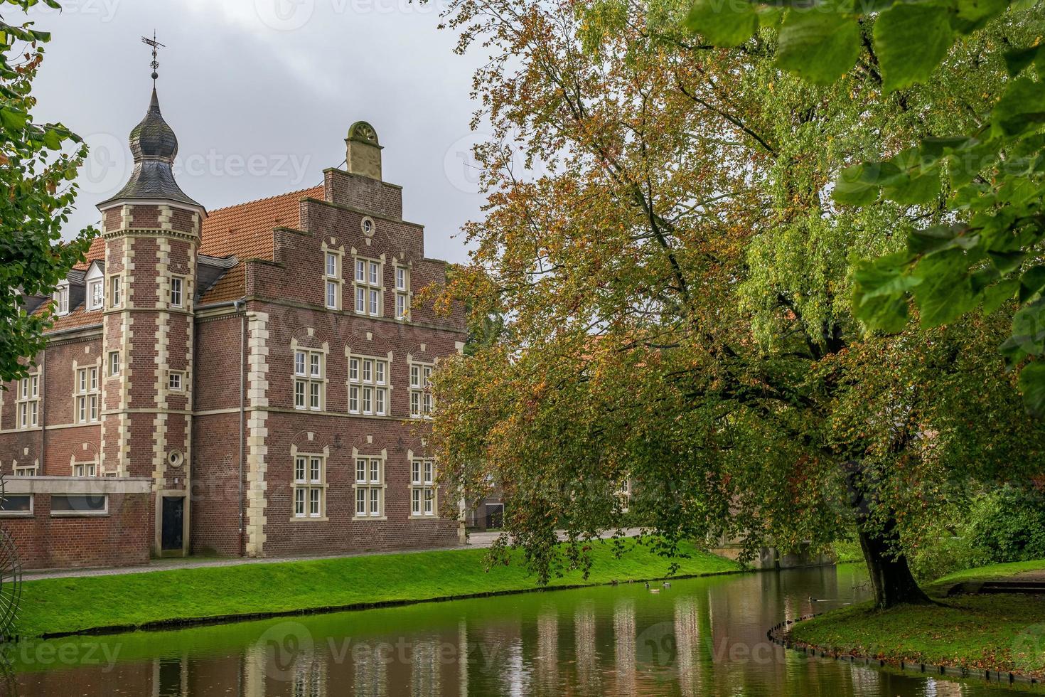 slott och by av gemen i Westfalen foto