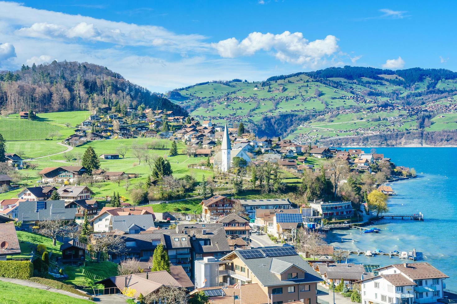 brienz stad vid sjön brienz av interlaken, schweiz foto