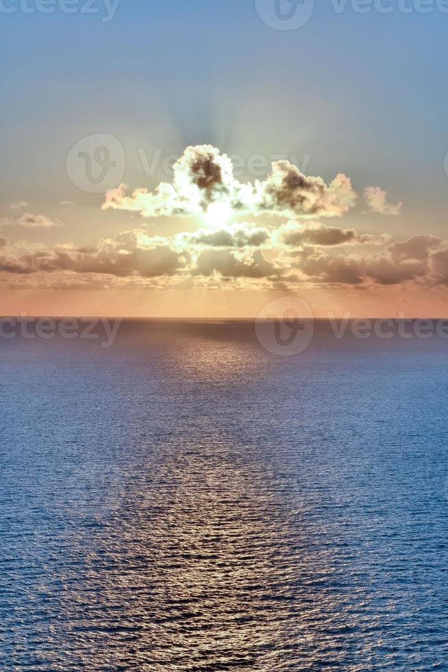 solnedgång över havet foto