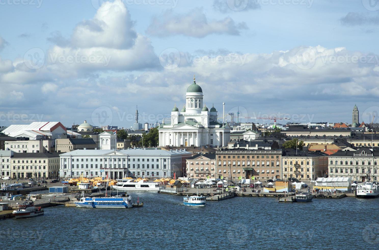 helsingfors gammal stad se med en katedral foto