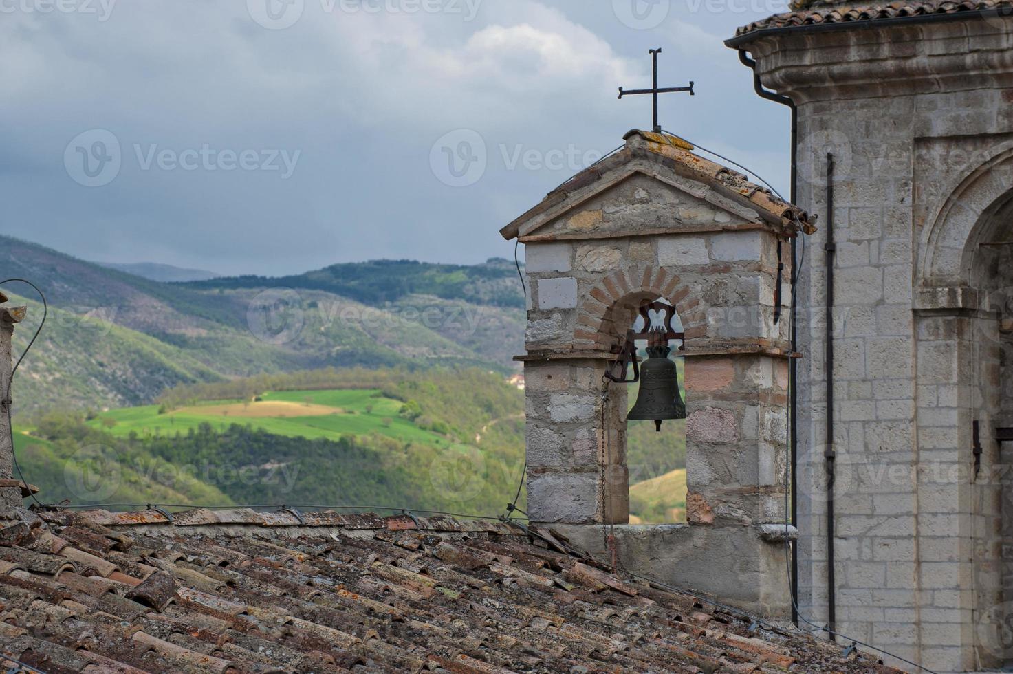 en klocka av italiensk kyrka i umbrien foto