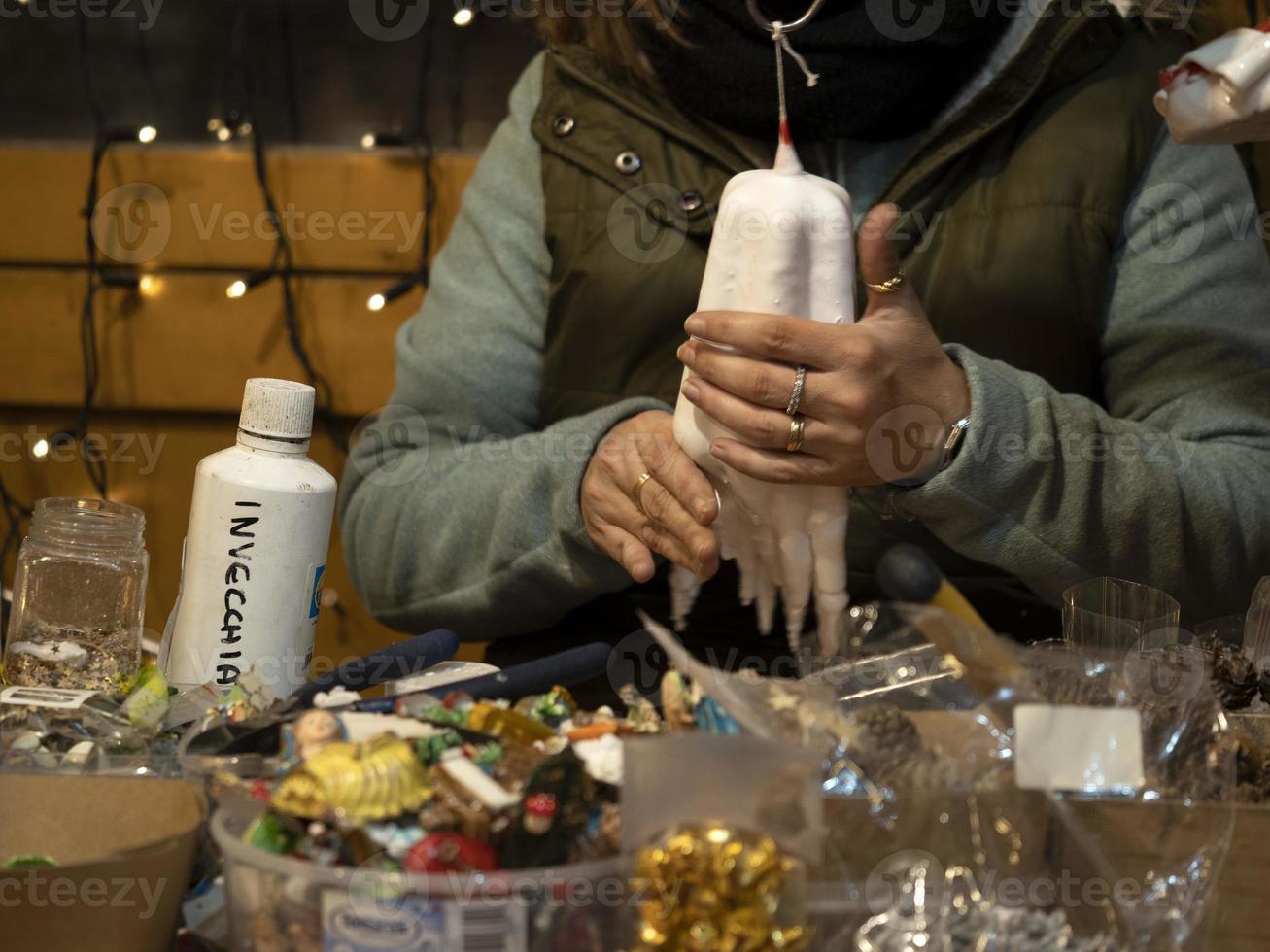 hand tillverkad hantverkare vax ljus framställning foto