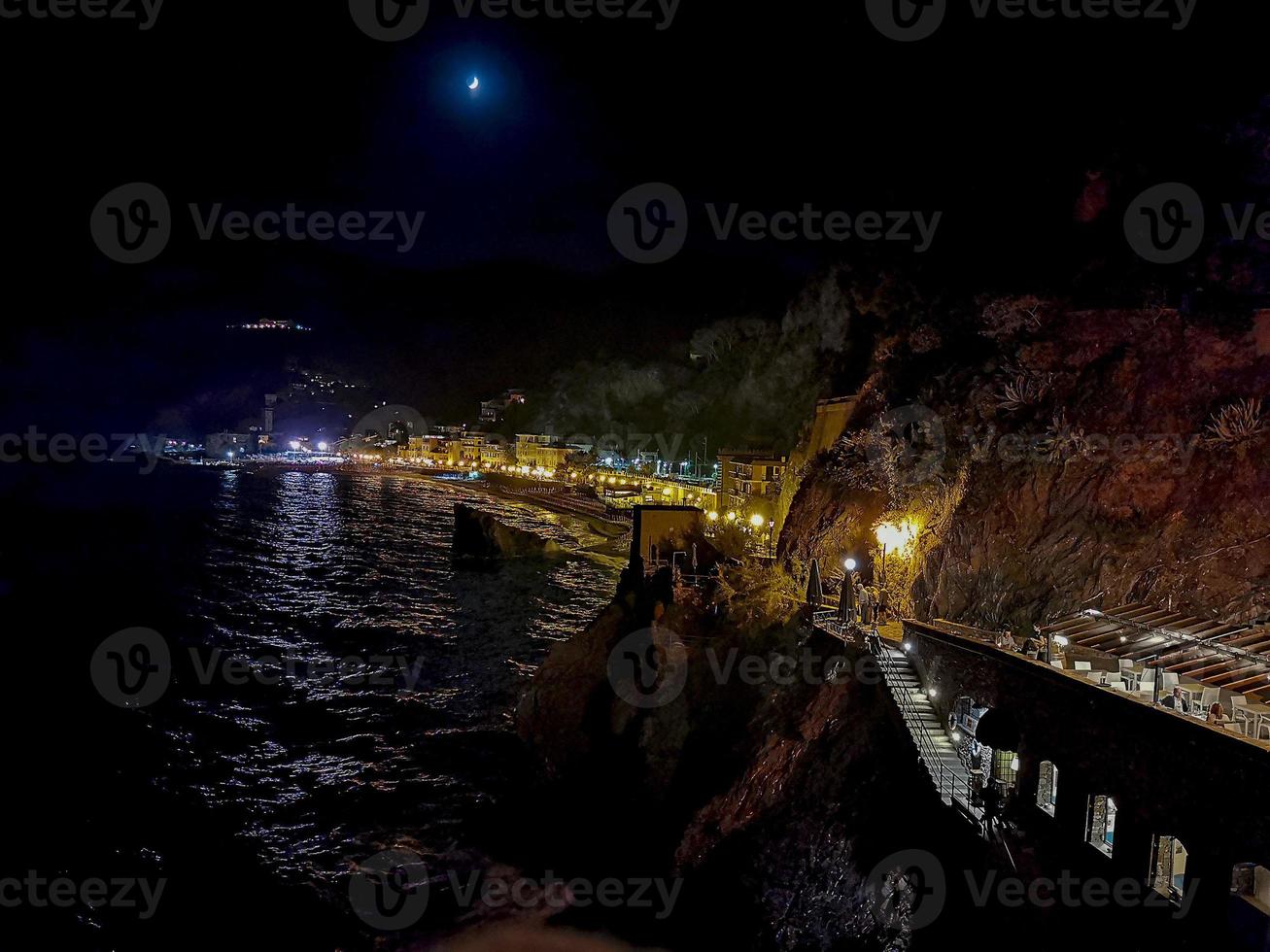 piktorisk by av cinque terre Italien natt se foto