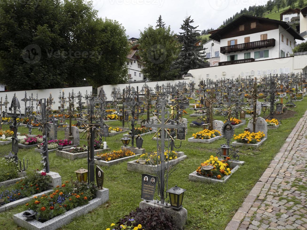 berg kyrkogård dolomiter foto