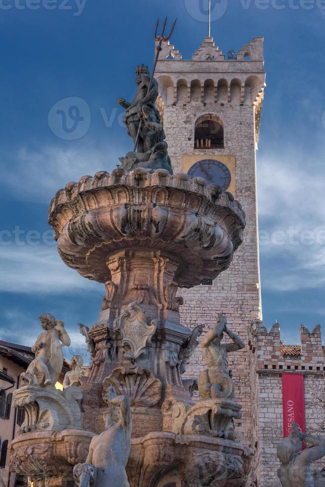 trento kupol huvud torg se med fontän detalj foto