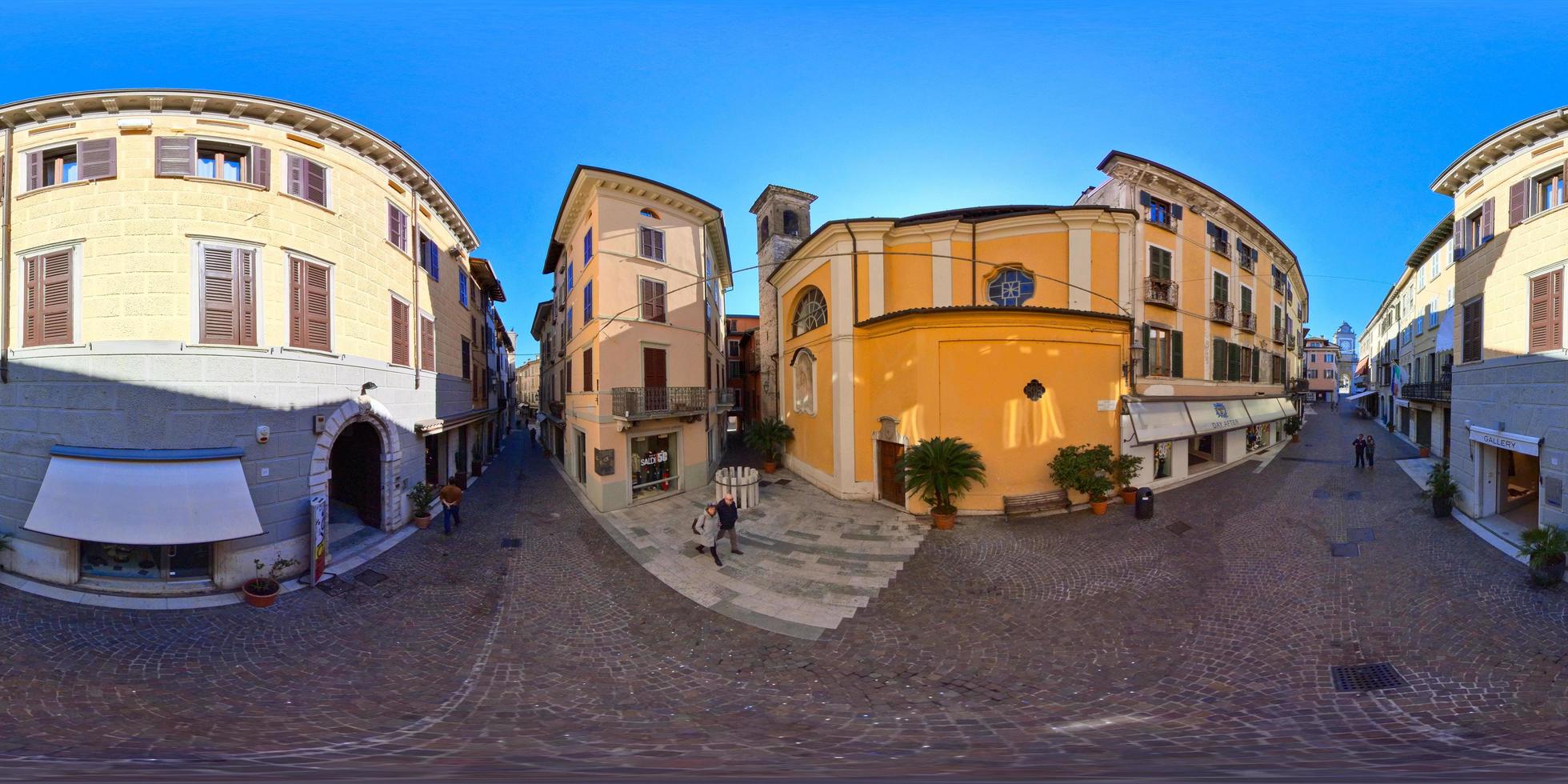 utforska de dold Ädelsten av salo på de italiensk garda sjö i Italien - 360 panorama, februari 2023 foto