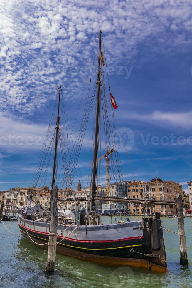 gammalt trabaccolo seglingskepp i Venedig, Italien foto