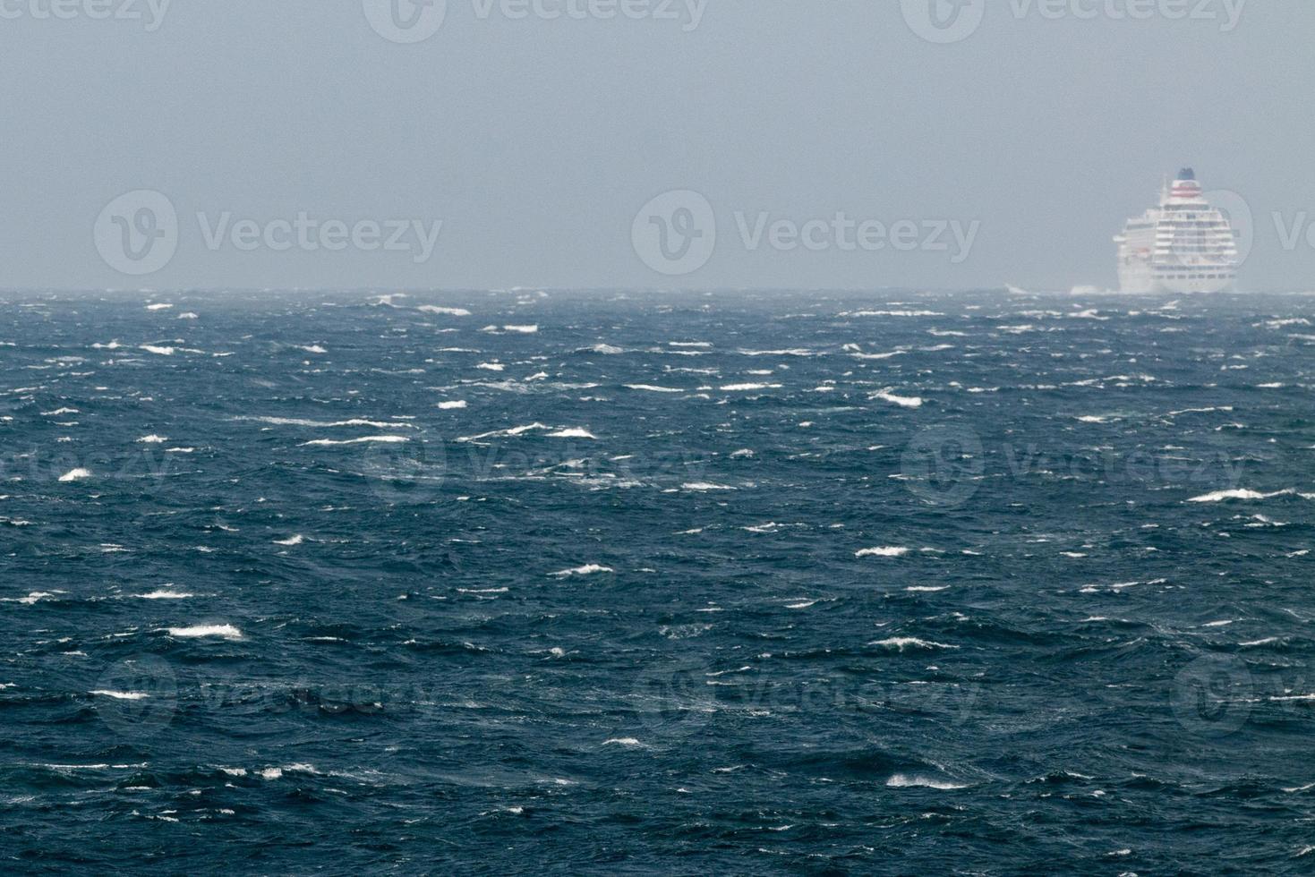 fartyg i de storm i norr hav foto