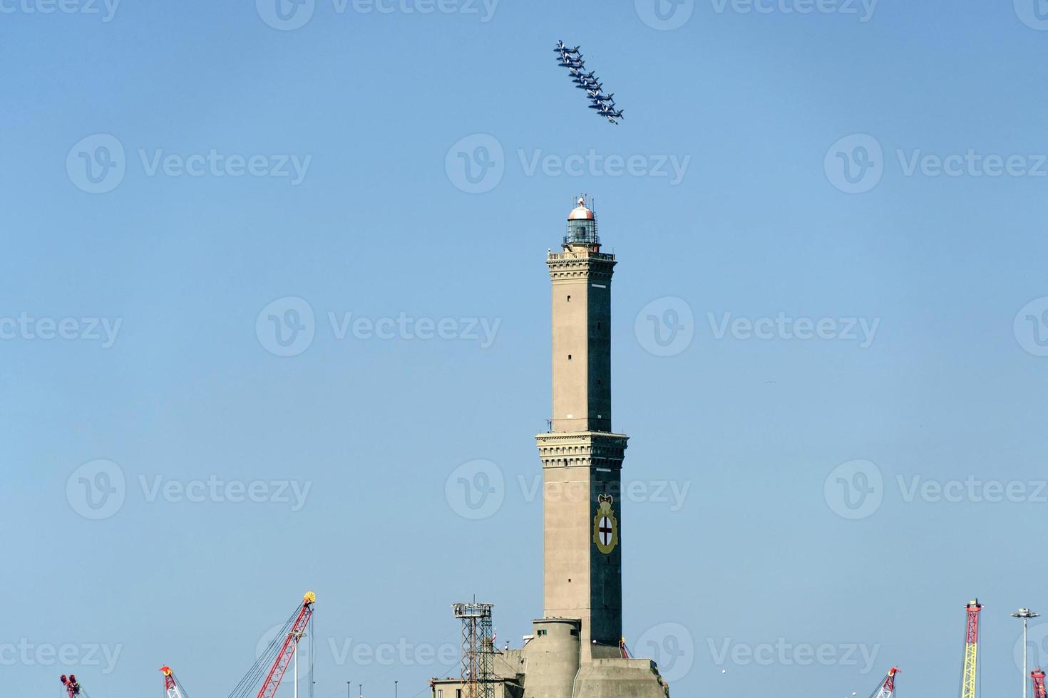 frecce tricolori Italien akrobatisk flyg team över genua fyr foto