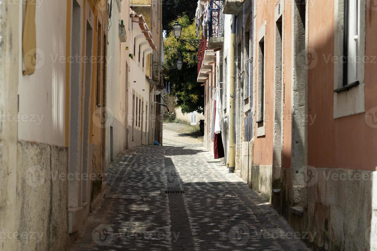 lissabon gammal stad gata hus foto