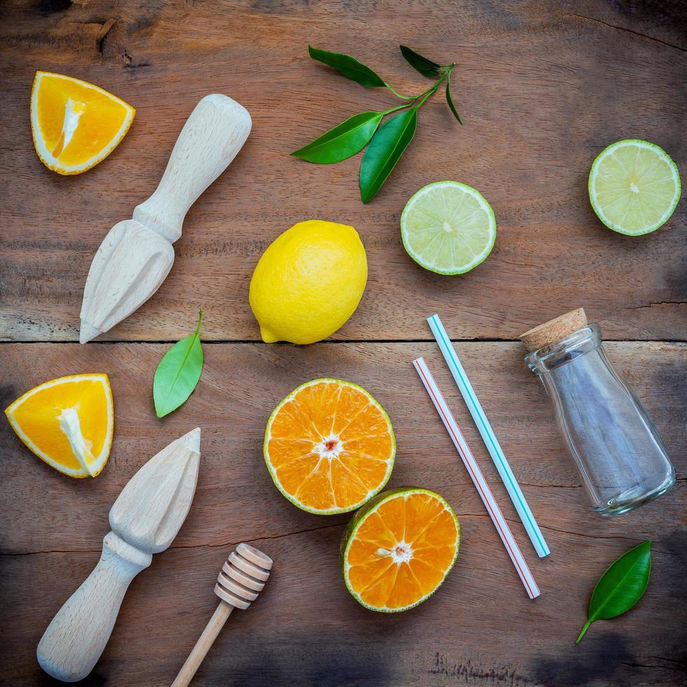 färska citrusfrukter och ingredienser foto