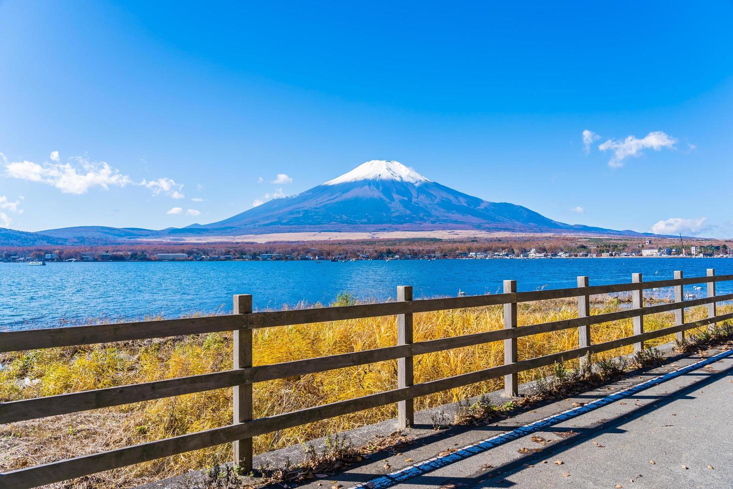 Lake Yamanakako vid Mt. fuji i japan foto