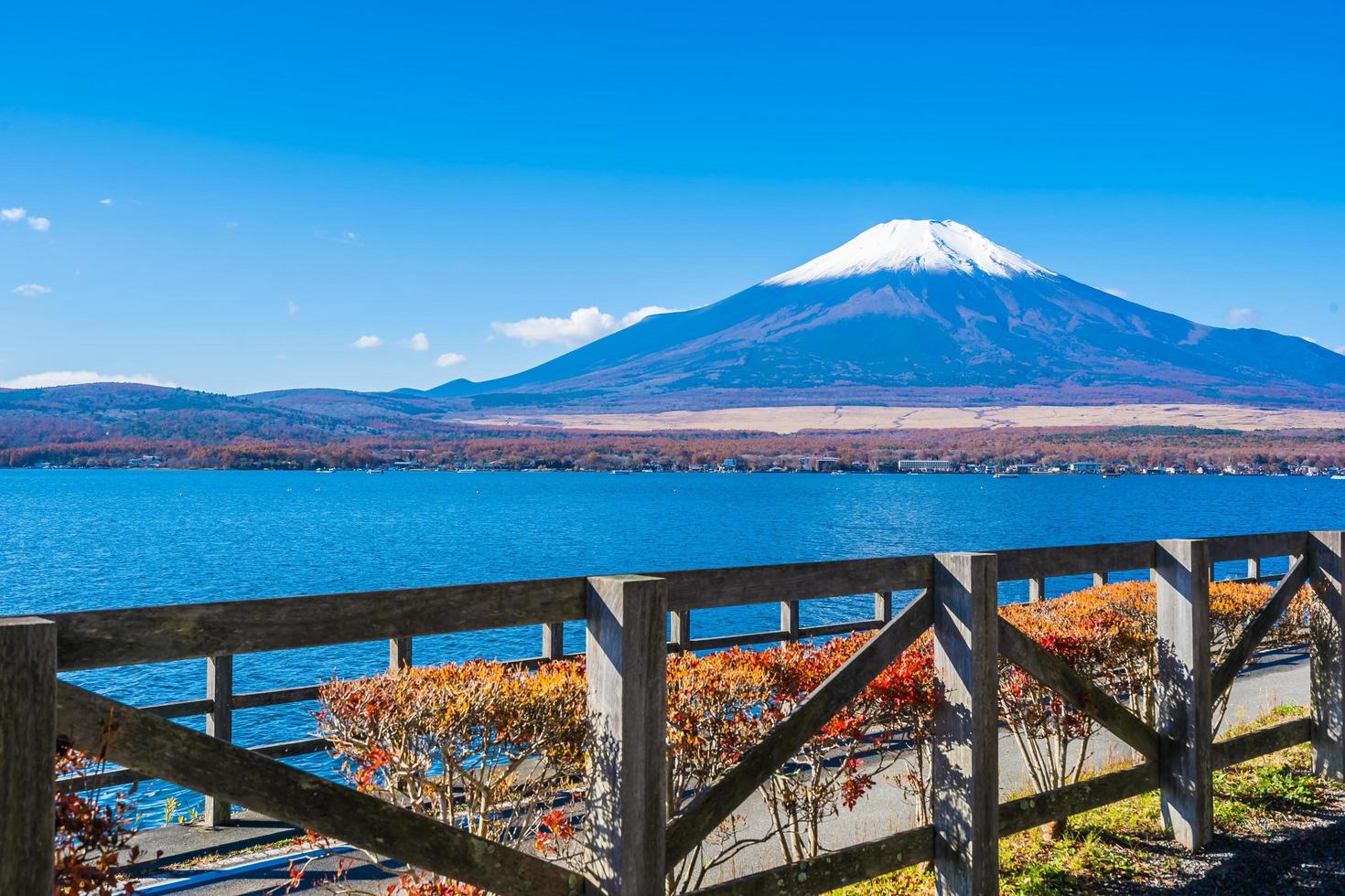 Lake Yamanakako vid Mt. fuji i japan foto