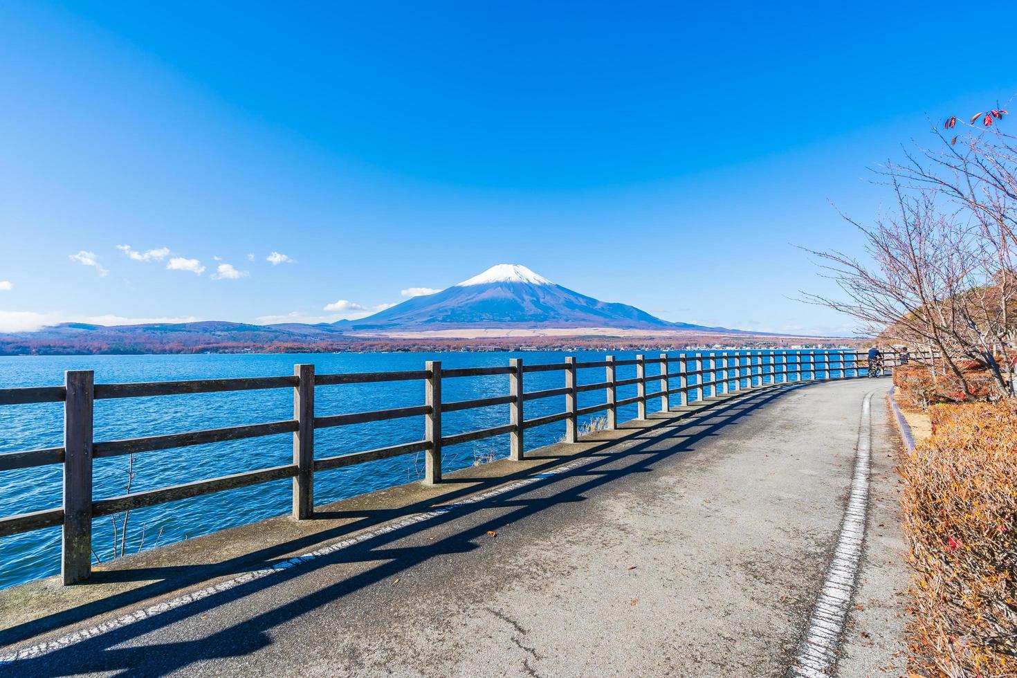 Lake Yamanakako vid Mt. fuji i japan foto