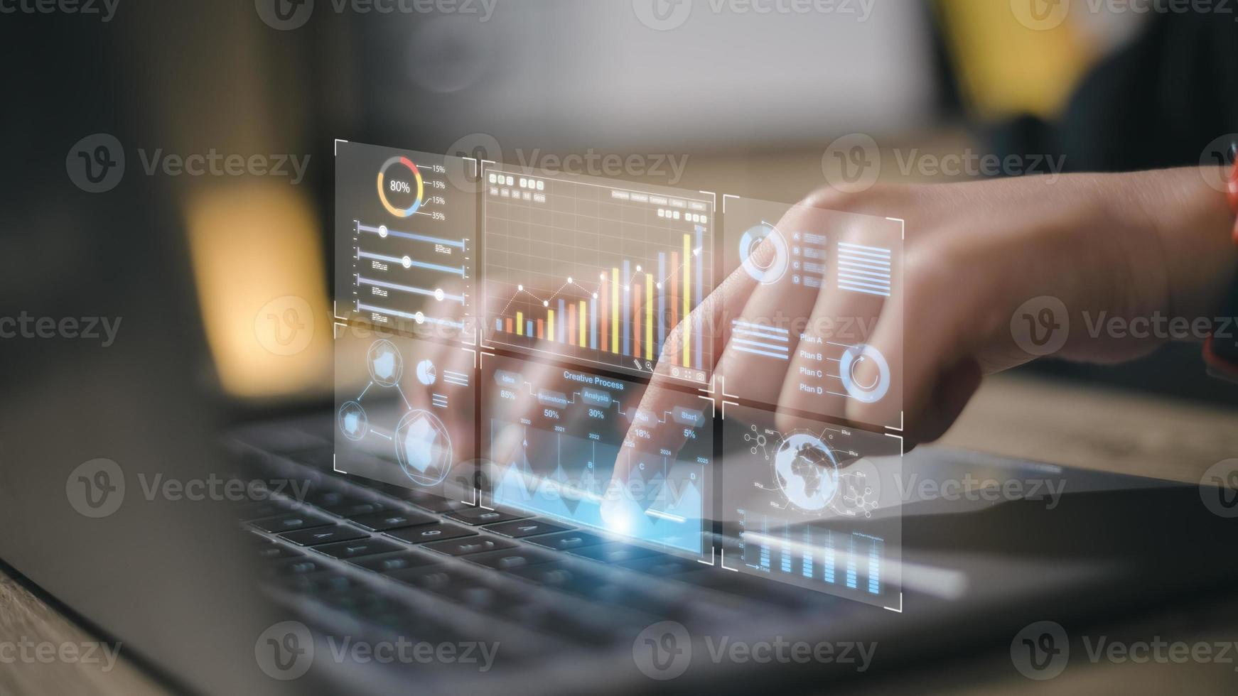 data analytiker arbetssätt på företag analys instrumentbräda med diagram, metrik och kpi till analysera prestanda och skapa insikt rapporter för operationer förvaltning. foto