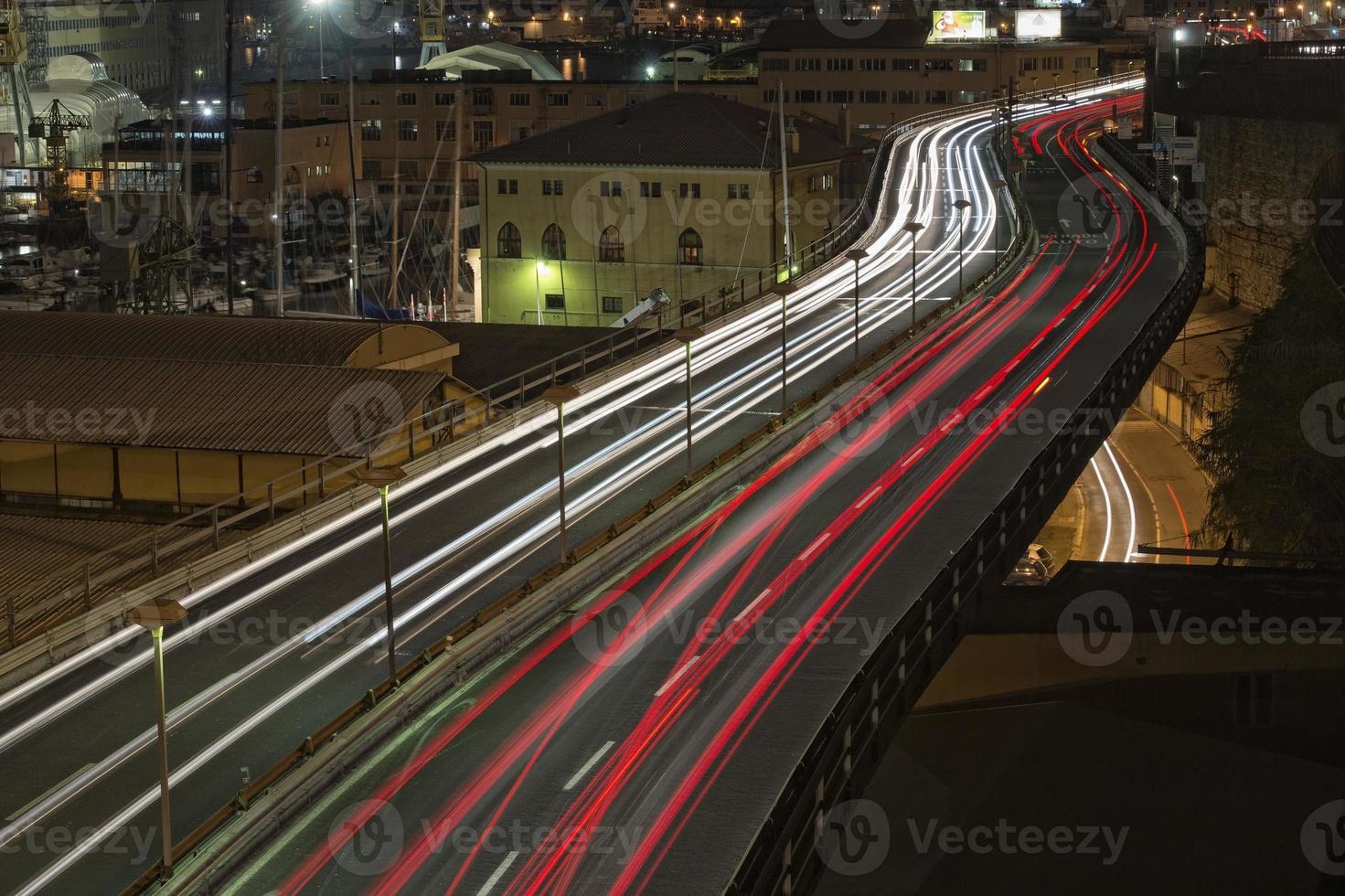 genua planskild korsning på natt foto