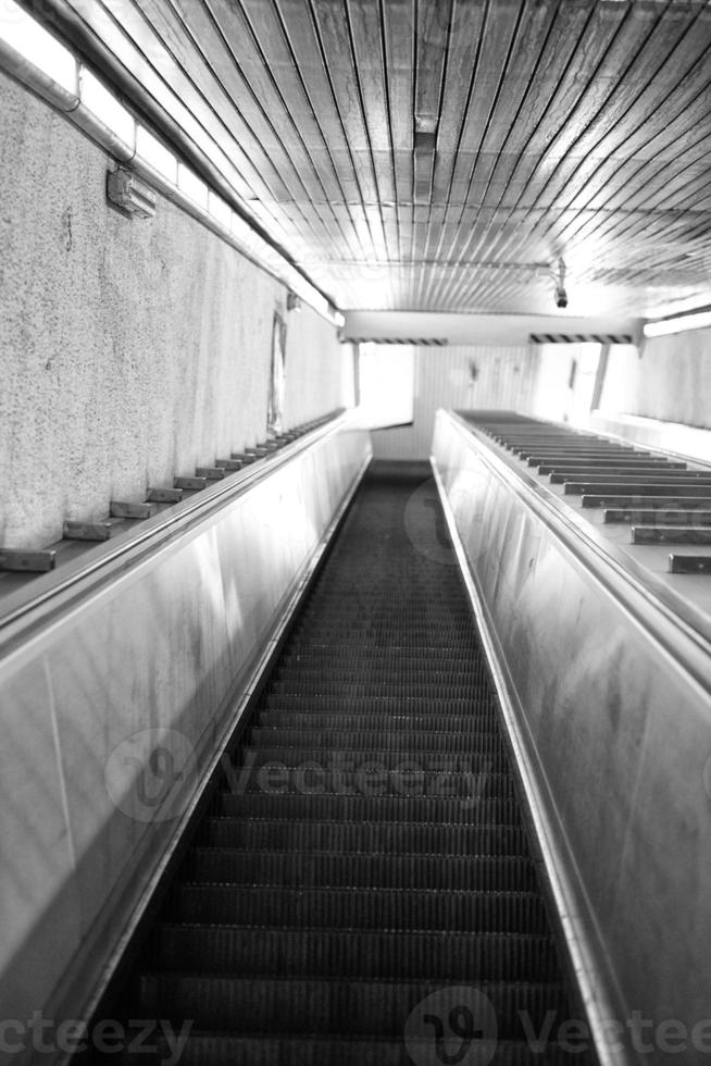 Washington dc metro rulltrappa i svart och vit foto