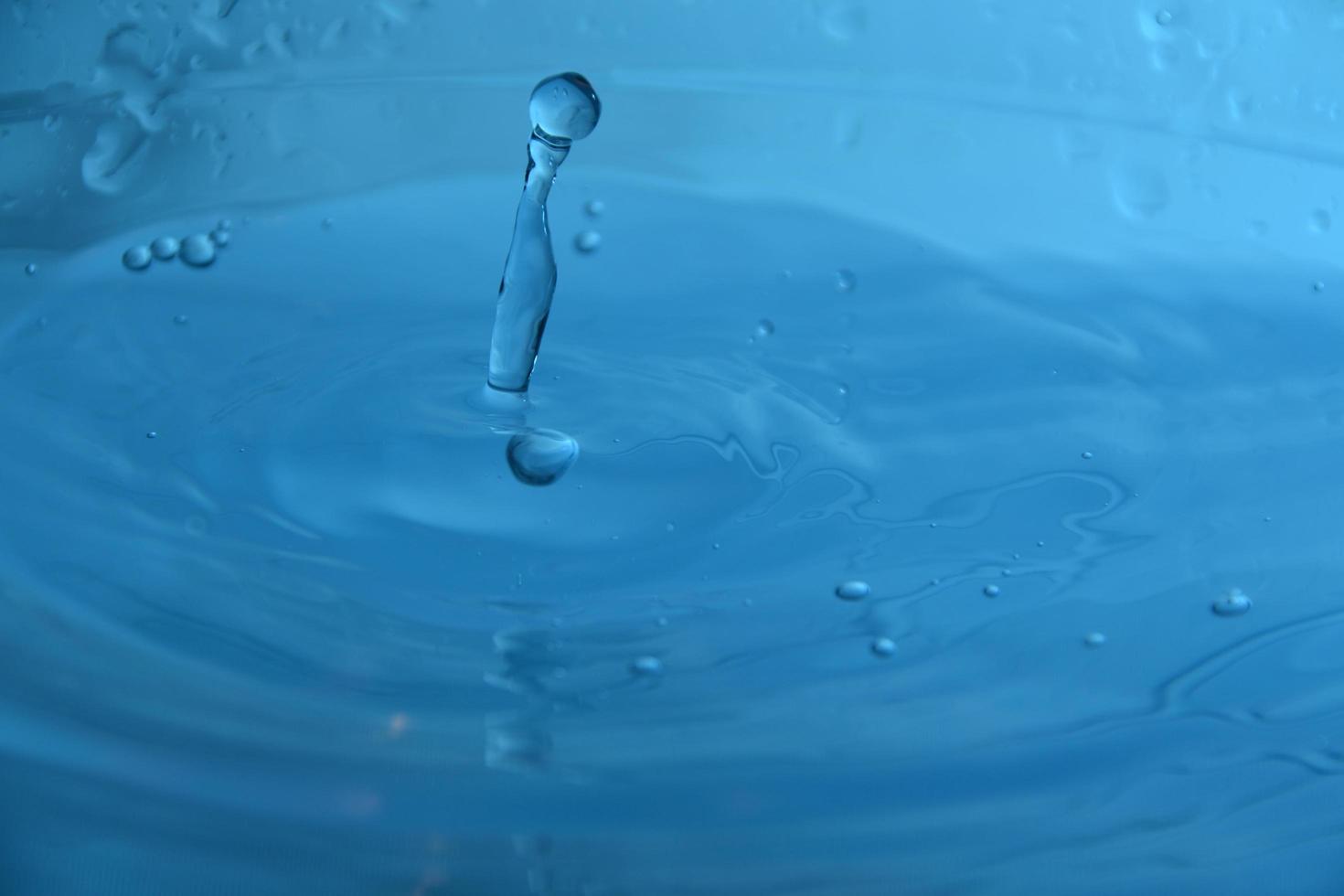 droppe blått vatten foto