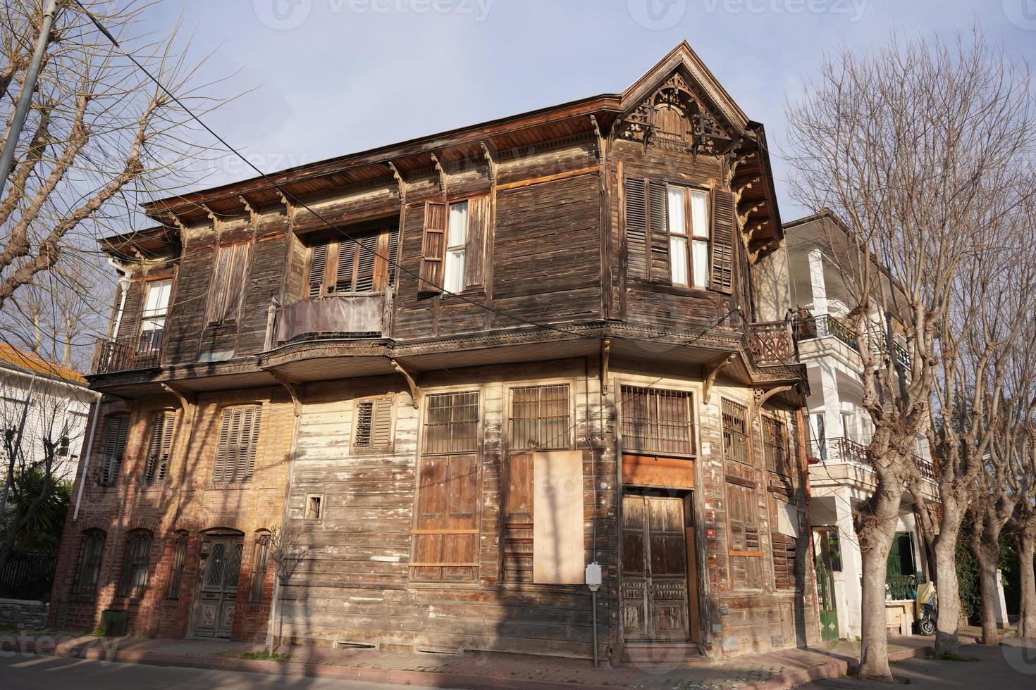 gammal byggnad i buyuk ada, istanbul, turkiye foto