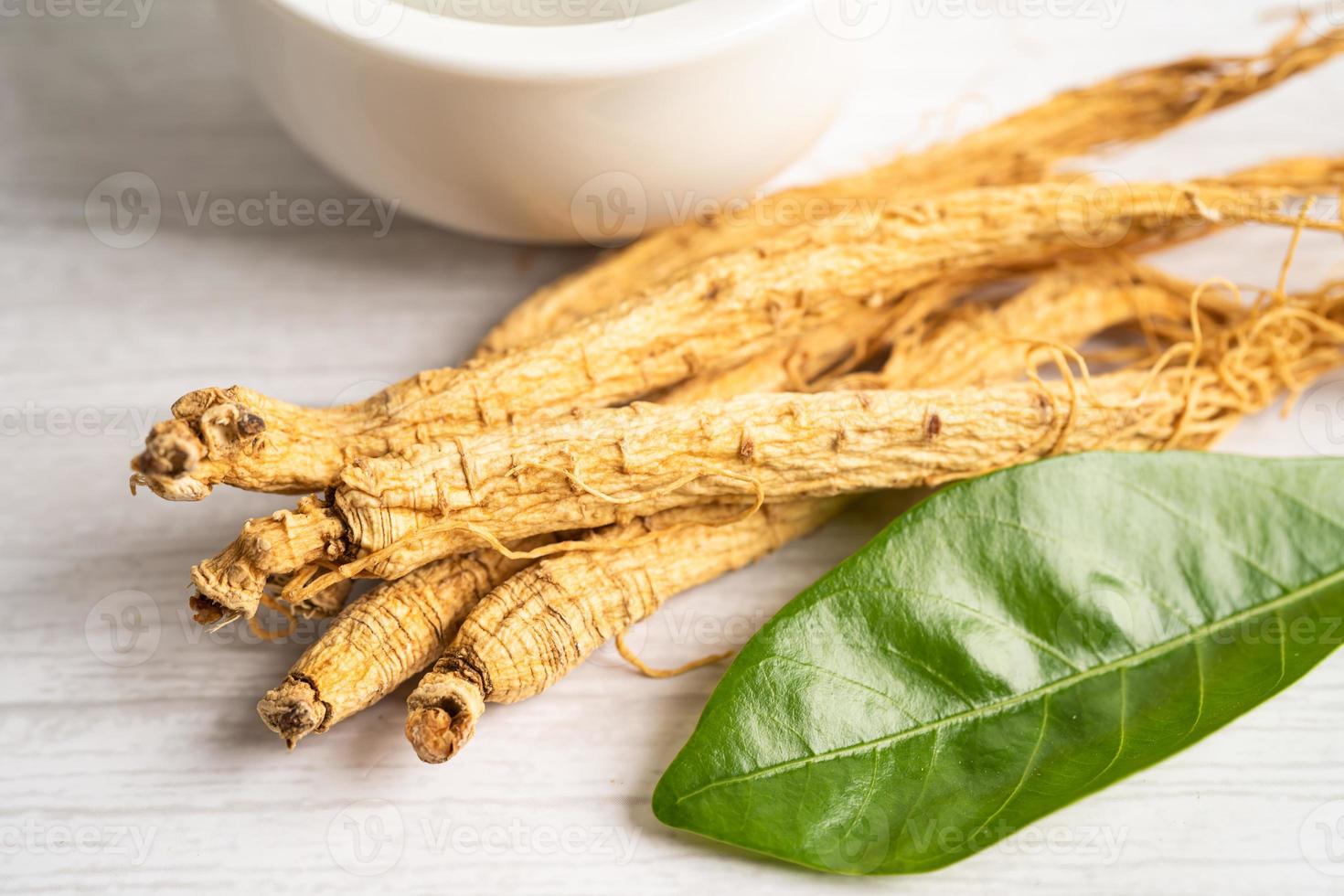 ginseng, torkad grönsaksört. hälsosam mat känd exportmat i korealand. foto