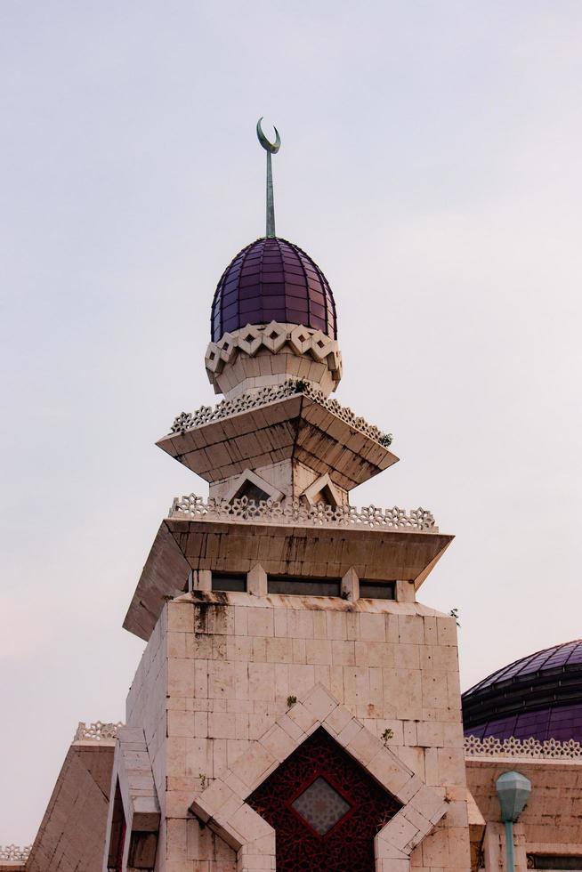 torn av på tenn moské, masjid på tenn jakarta, indonesien foto