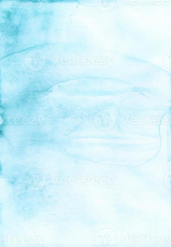 vattenfärg gammal ljus cyan och vit lutning bakgrund textur. pastell blå fläckar på papper. foto