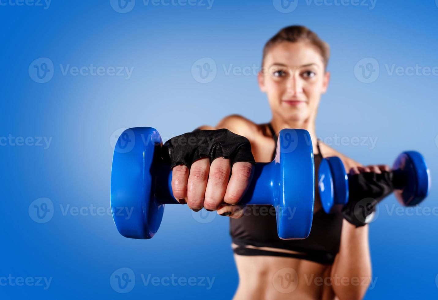 bestämt flicka på de Gym redo till Start kondition lektion foto