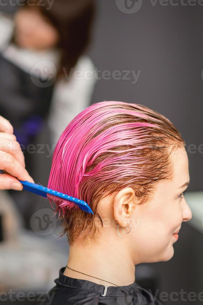 hår behandling efter rosa färg foto